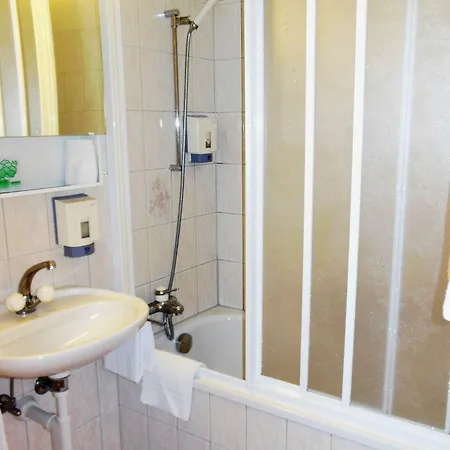 Alpenhof מלון 3*